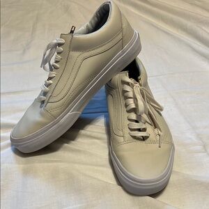 Van’s off-the-wall, off-white, lace up side, zip unisex sneaker sz. M8.5, F10